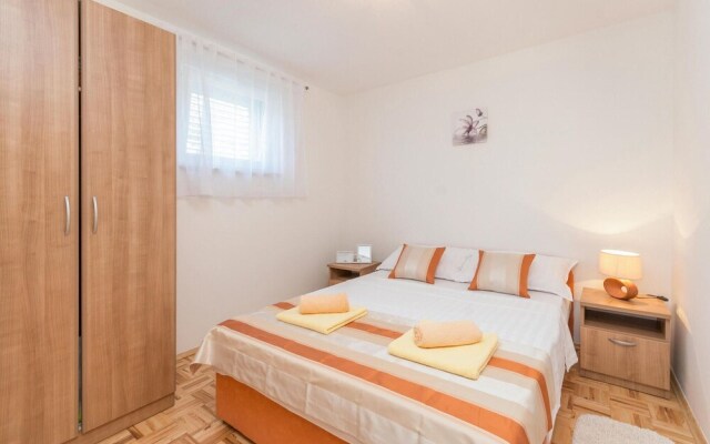 Beautiful Apartment in Zdrelac With Wifi and 2 Bedrooms