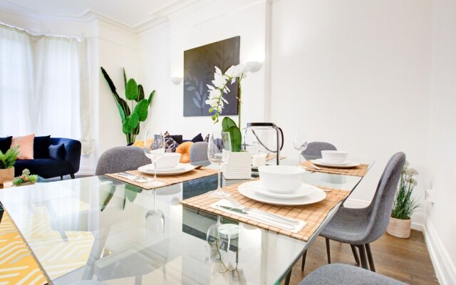 4-bedrooms 2-baths Independent Private Family Flat