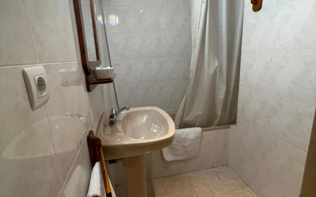 Atico en Biescas con Piscina, Tenis y Barbacoa