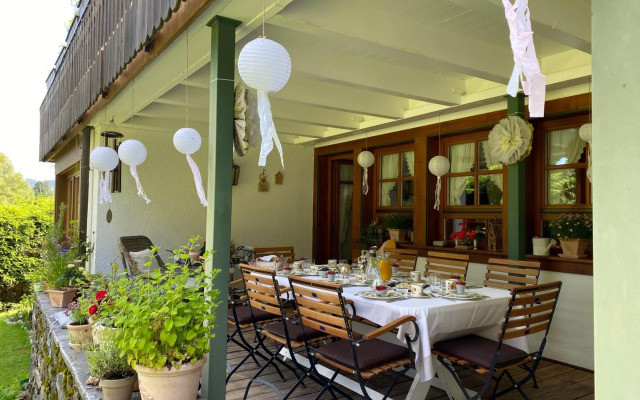 Hollhouse - Bed & Breakfast