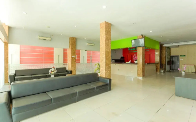 OYO 2073 Grand Inn Hotel Lombok