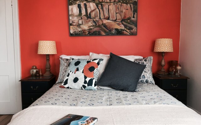 Assemblage Boutique Art B & B