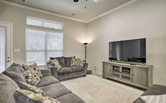 Modern Houston Townhome Near The Woodlands