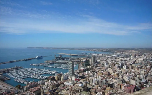 4bed Villa Sleeps 8- Pool, Garden, Bbq, Near Beach