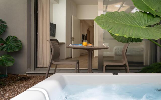 One Bedroom Apartment with Outdoor Jacuzzi