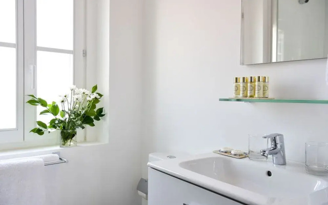 The Noble House Suites & Apartments