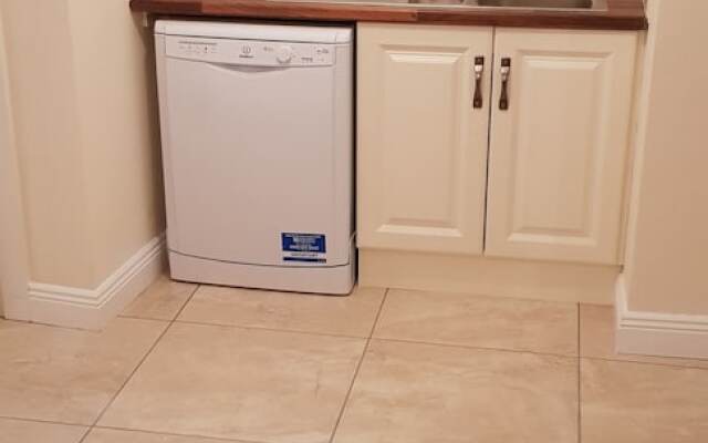 3 Bedroom newly furnished cork city