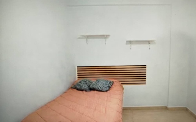 Alina Apartment Chic – Guest Rooms – Hamilton
