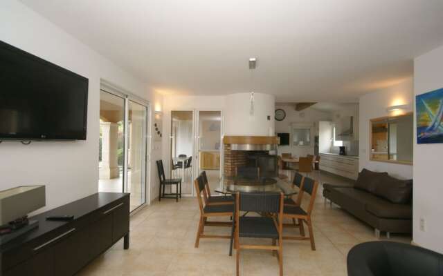 Soothing Holiday Home in Sainte-maxime With Swimming Pool