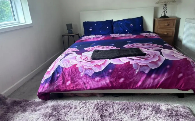 Spacious 2-bed Apartment in Hornchurch