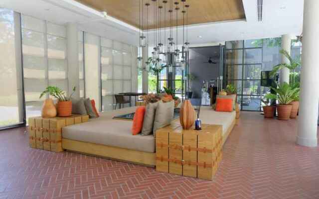 Rain Chaam Huahin by Jan Pool view เรน  หัวหิน WFH