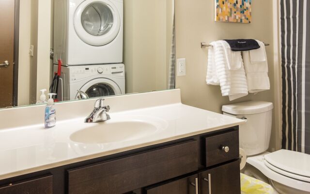 1 BR Downtown Loft Near Fiserv Forum by Frontdesk
