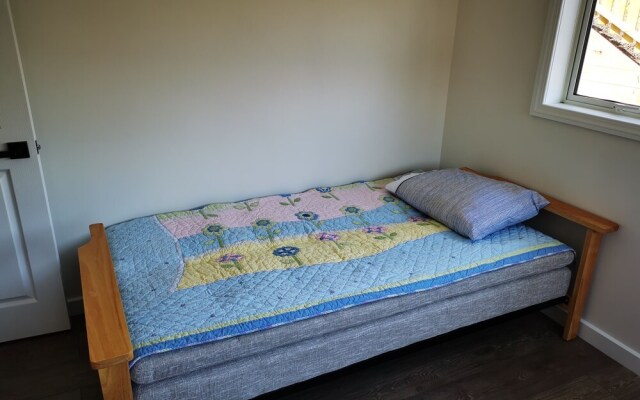 Brand New 5BR home with view of the sea – Guest Rooms – Auckland