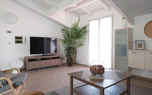 Dante 8 Apartments
