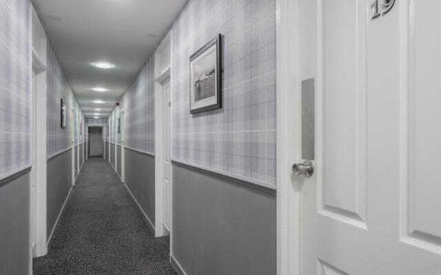 Number 44 Hotel & Bar