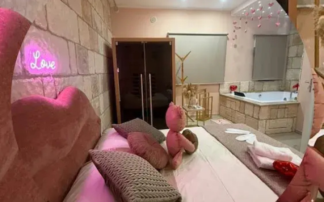 Roses Suite & Apartments