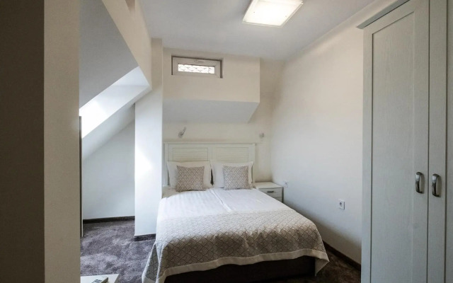 Caro Aparthotel
