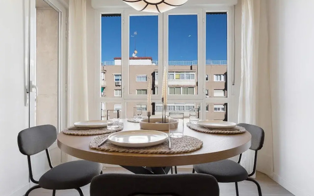 Elegant Apartment in Madrid Pedro Teixeira