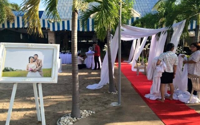 Castle Howchow Beach Resort Hotel