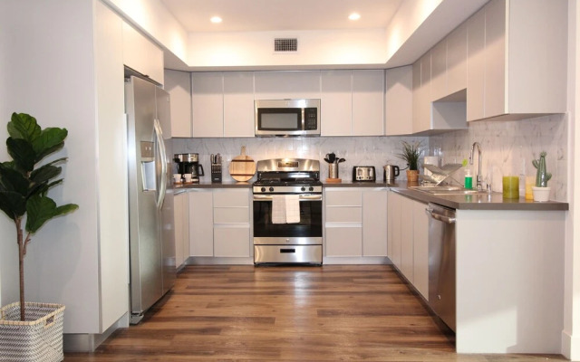 LA Luxury Suites Free Parking 2BD2BA