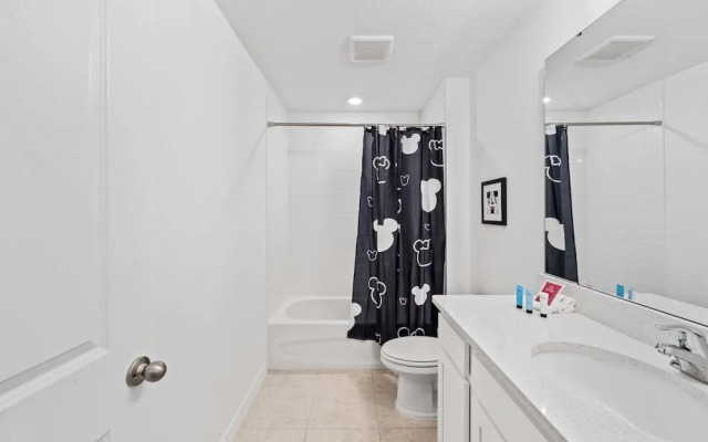 1043 Plantation Lane