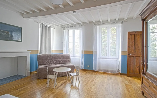 Spacious Holiday Home With Garden