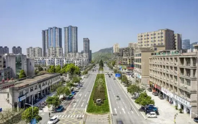 Heng 8 Chain Hotel (Tonglu Xuesheng Road)