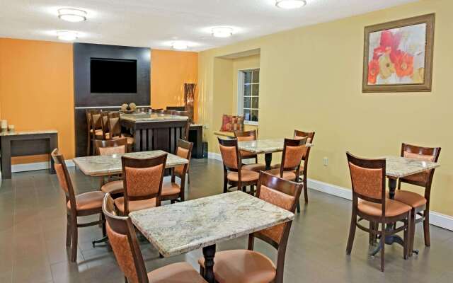 Microtel Inn by Wyndham Charlotte/University Place