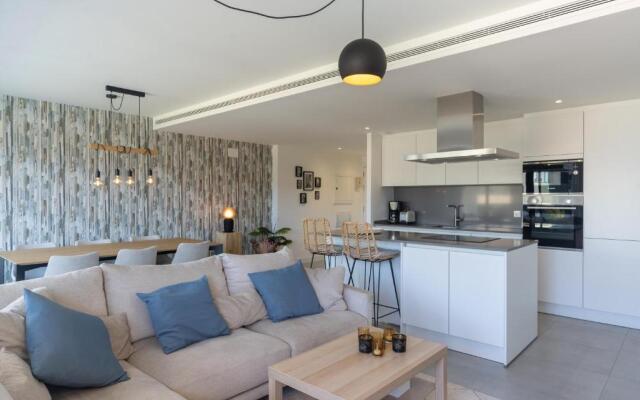 Modern 3bed apartment with sea view