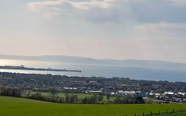 Charming 1-bed Apartment in Troon