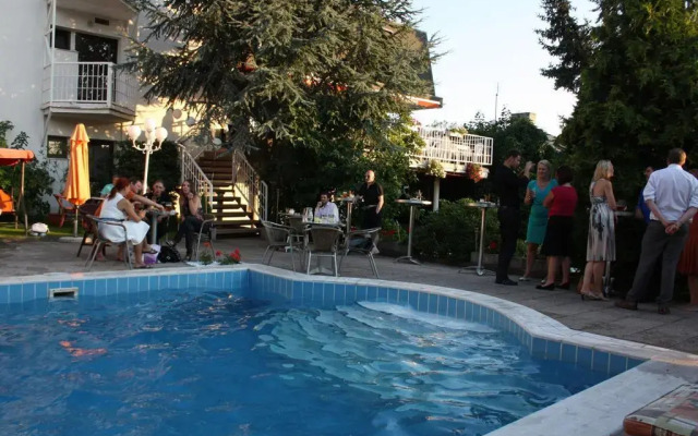 Hotel Monica
