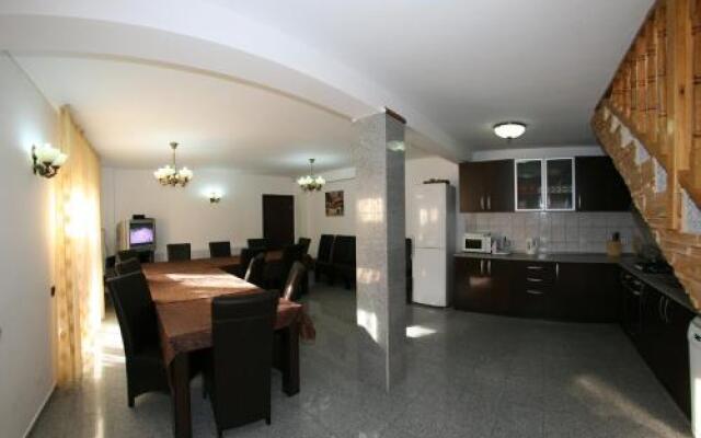 Pensiunea Casa Zarnesteana