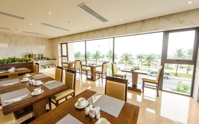Yarra Ocean Suites Danang
