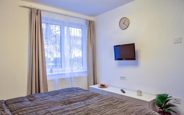 5 min to everything-Stylish-Modern-Old City Center