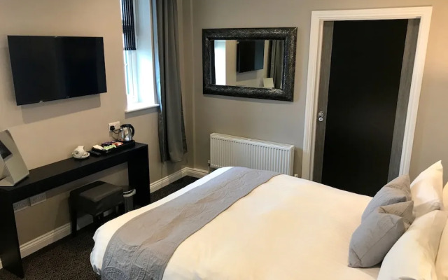 The Raven Hotel - Inn