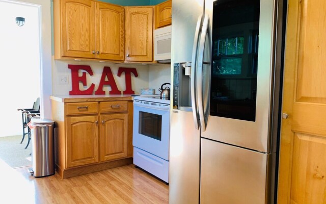 Cozy Bungalow in Downtown Loveland w/Free Bikes!