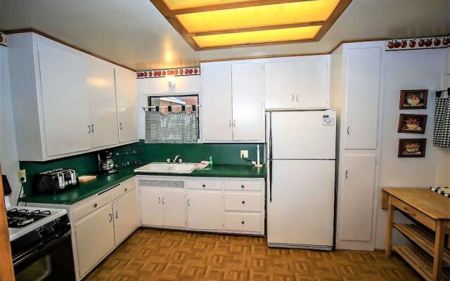 Kelley's Kabin 290 by RedAwning