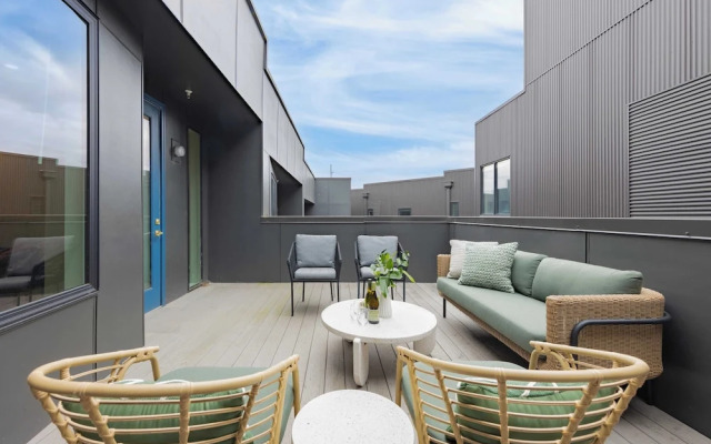 Sleeps 28 2 Units Near DT Nashville Outrider by Avantstay