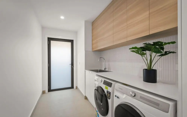 Gorgeous 4 Bedroom House - Blackmans Bay