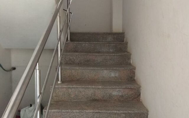 Iroomz Sri Srinivasa Residency
