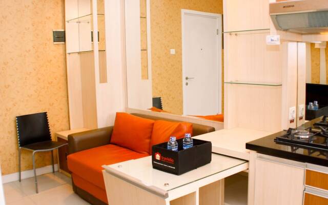 Nice And Strategic 2Br At Green Pramuka City Apartment