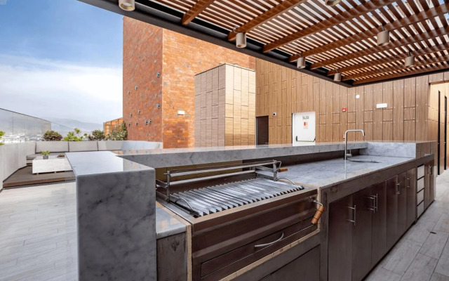 Monochromatic 1BR in Lovely Barranco