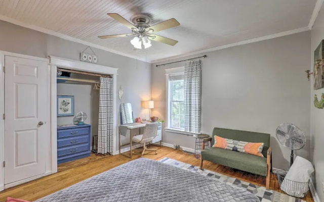 Stylish Woodfin Home w/ Backyard & Fire Pit