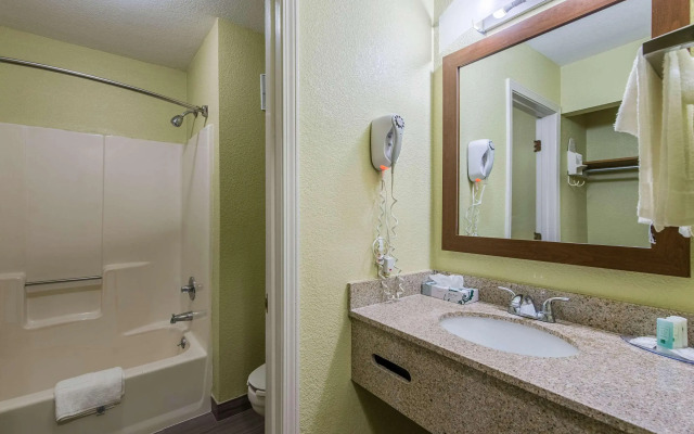 Quality Inn & Suites Hotel Muncie