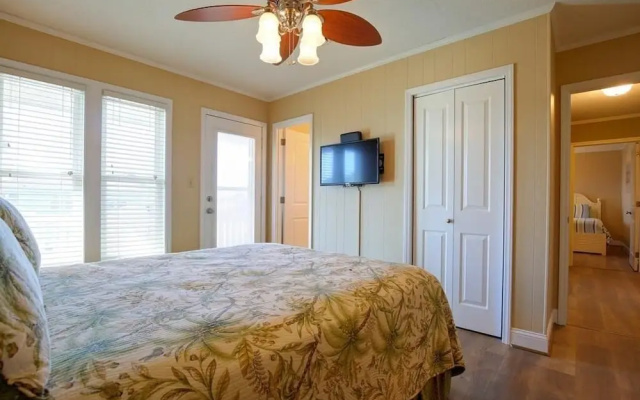 Holden Haven 4 Bedroom Home by RedAwning