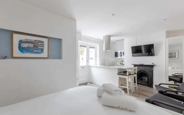 Sleek & Well-connected Studio Flat Archway!