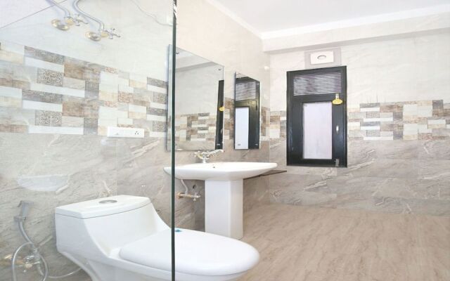 OYO 13307 Home Luxury Stay Shoghi