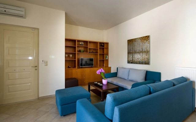 Dione Apartment with Terrace near Kalathas beach