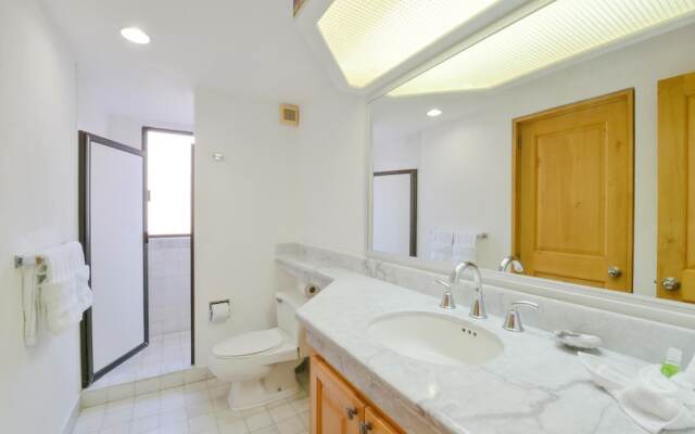 2BR W/private Jacuzzi: Casa del Mar Pelicano 301