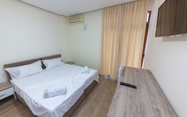 Esal Hotel